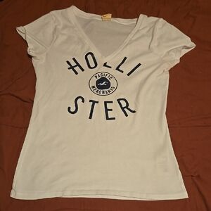 Hollister Cream V-Neck Tee with Navy Logo